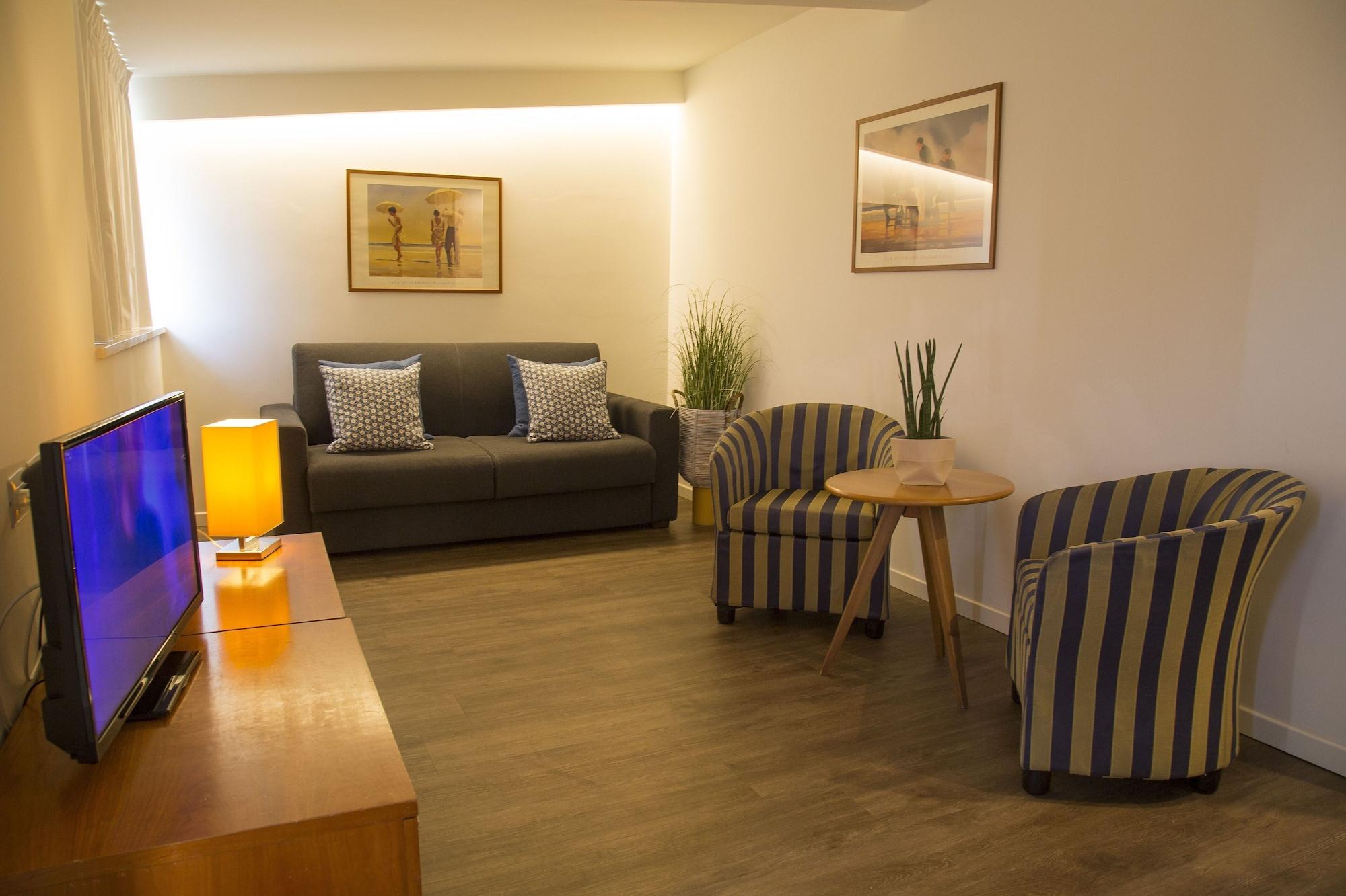 Hotel Mon Cheri Riccione Bagian luar foto
