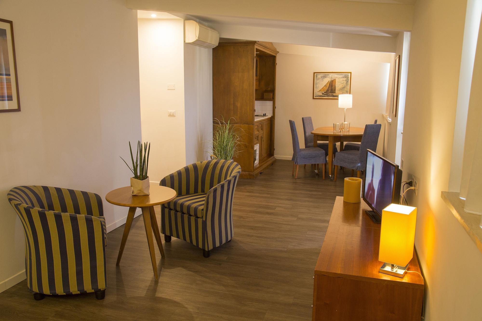 Hotel Mon Cheri Riccione Bagian luar foto