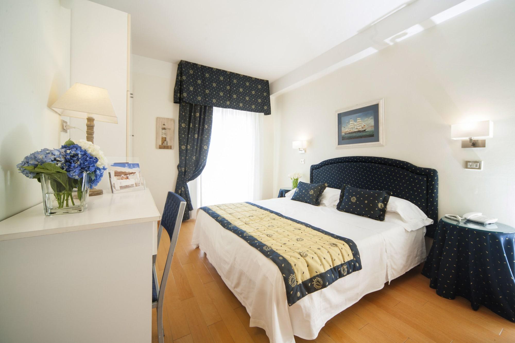Hotel Mon Cheri Riccione Bagian luar foto