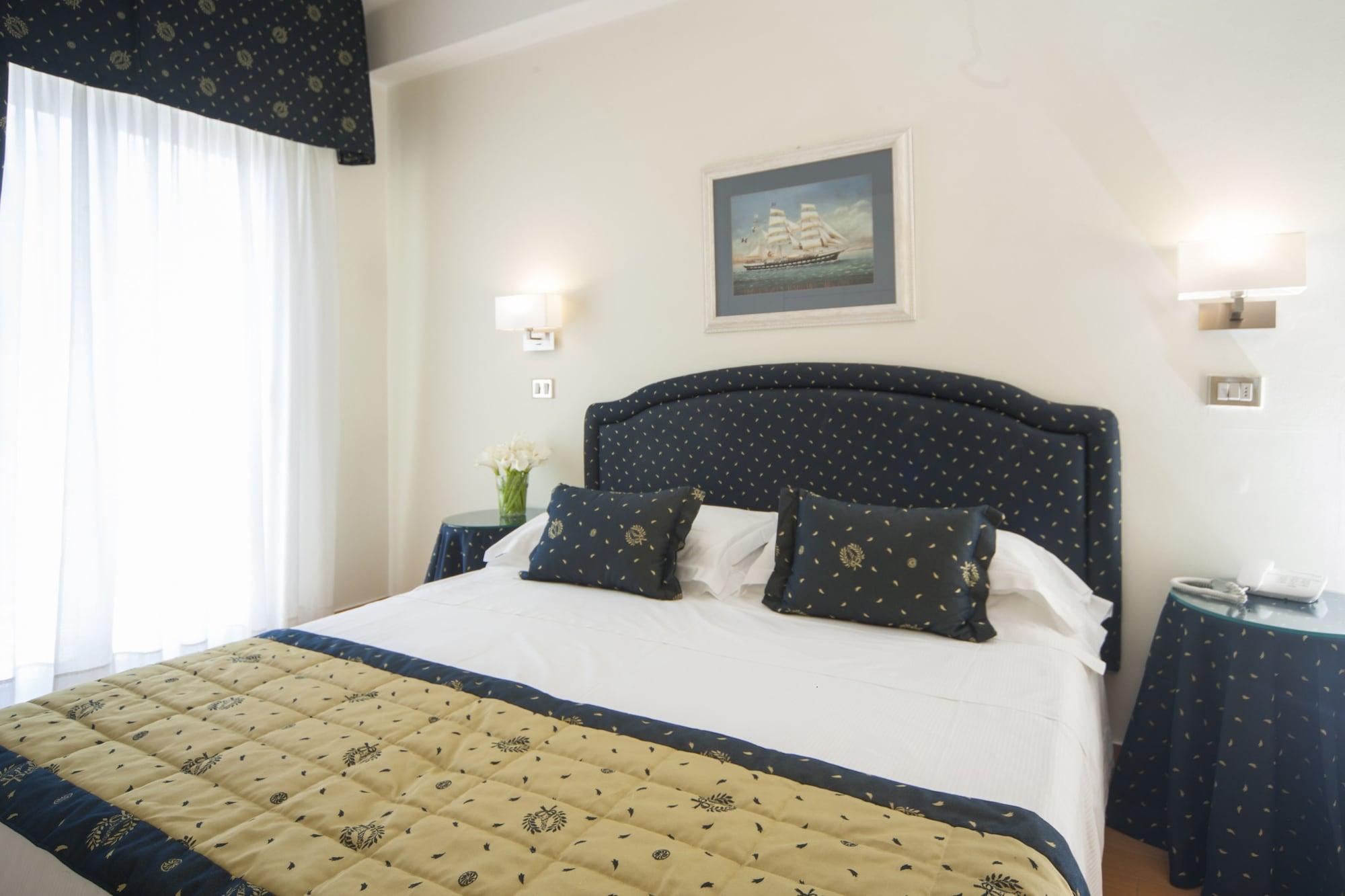 Hotel Mon Cheri Riccione Bagian luar foto