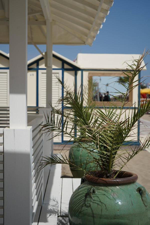 Hotel Mon Cheri Riccione Bagian luar foto