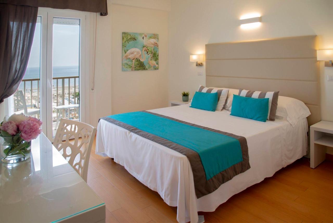 Hotel Mon Cheri Riccione Bagian luar foto