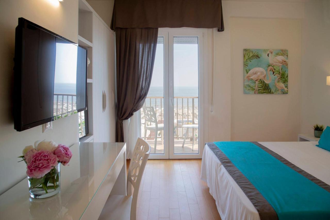 Hotel Mon Cheri Riccione Bagian luar foto