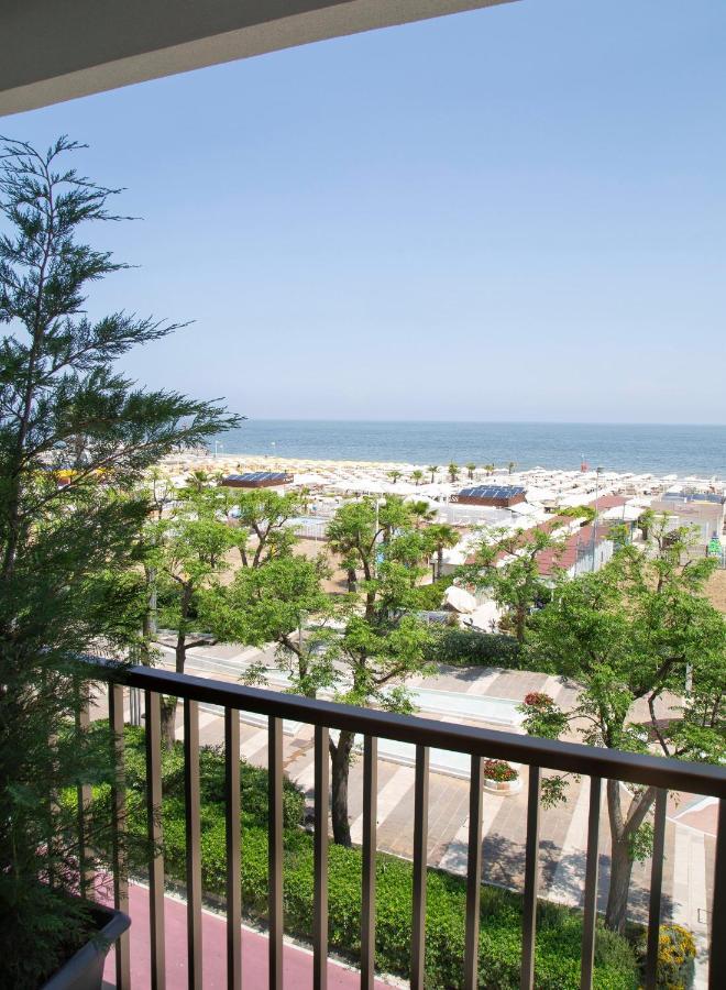 Hotel Mon Cheri Riccione Bagian luar foto