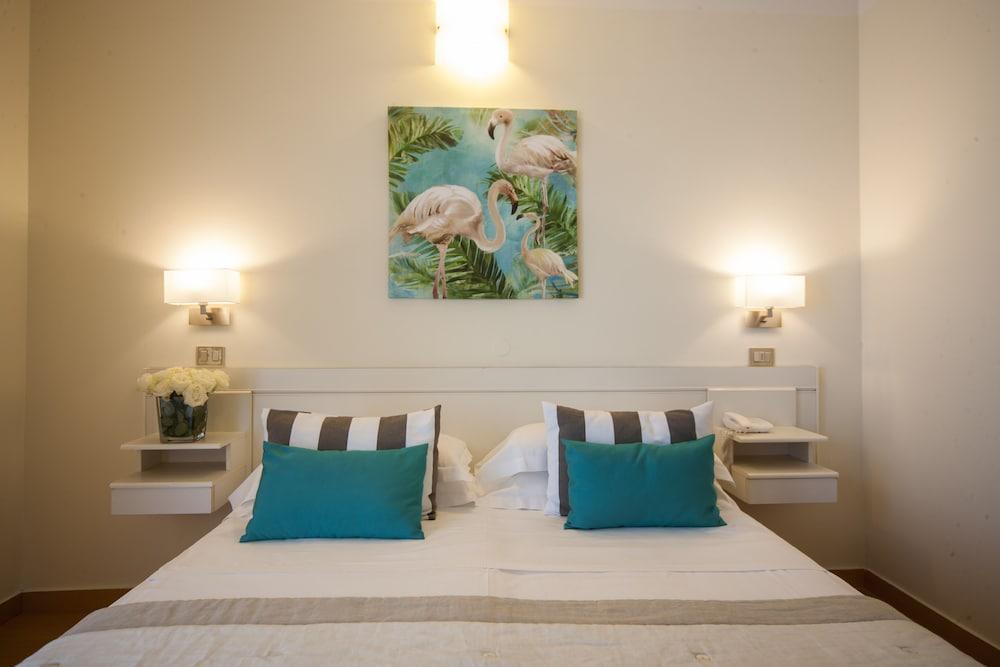 Hotel Mon Cheri Riccione Bagian luar foto