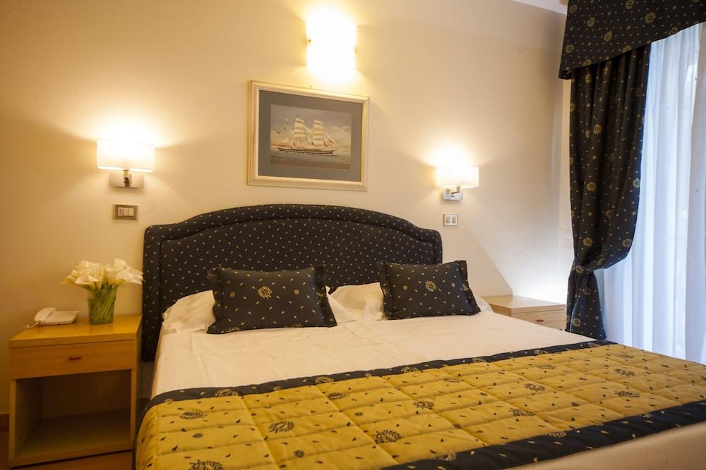 Hotel Mon Cheri Riccione Bagian luar foto