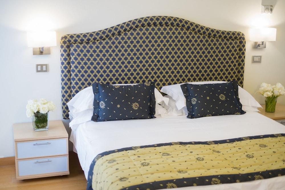 Hotel Mon Cheri Riccione Bagian luar foto