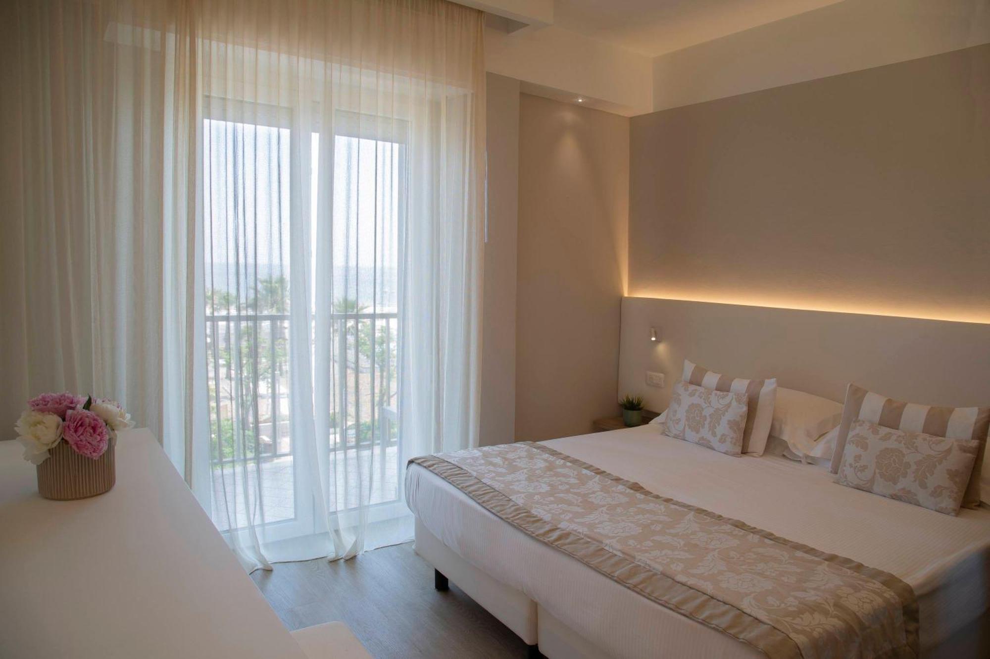 Hotel Mon Cheri Riccione Ruang foto