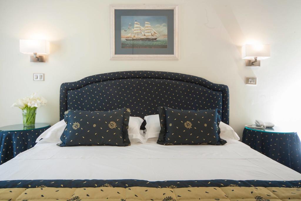 Hotel Mon Cheri Riccione Bagian luar foto