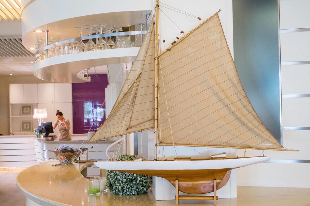 Hotel Mon Cheri Riccione Bagian luar foto