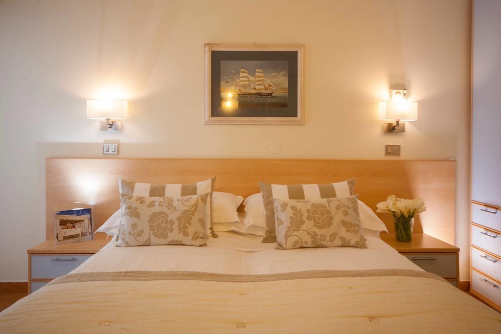 Hotel Mon Cheri Riccione Ruang foto