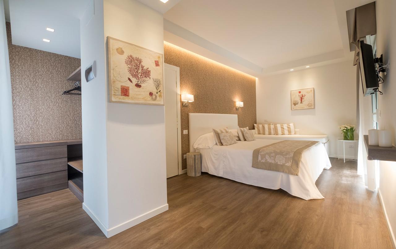 Hotel Mon Cheri Riccione Bagian luar foto